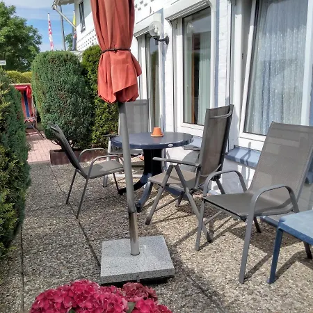 5 Mit Terrasse, Parkplatz, Fahrradgarage, Tram Polin, Tischtennis Lejlighed