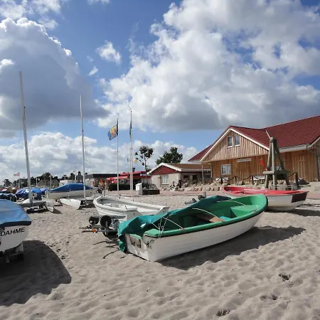 5 Mit Terrasse, Parkplatz, Fahrradgarage, Tram Polin, Tischtennis Lejlighed