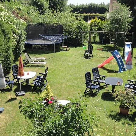 5 Mit Terrasse, Parkplatz, Fahrradgarage, Tram Polin, Tischtennis Lejlighed *